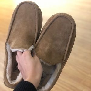 New condition - UGG men’s ascot suede slippers